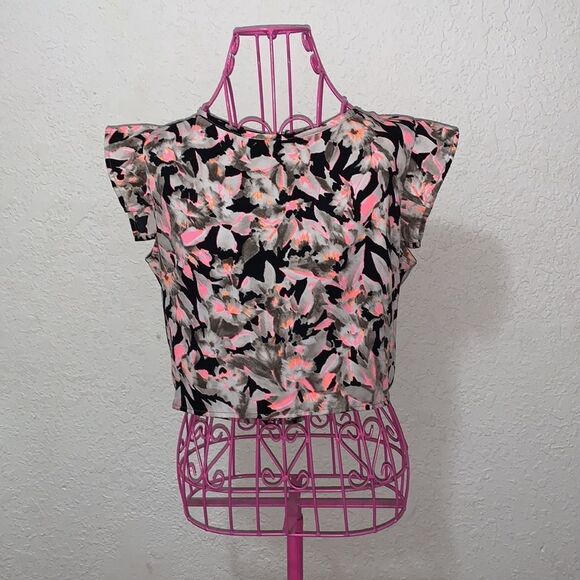 B Jewel crop top size medium - Picture 3 of 16